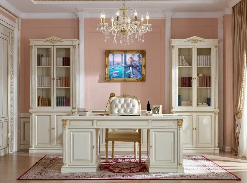 Studio elegante con mobili color crema e pareti rosa cipria